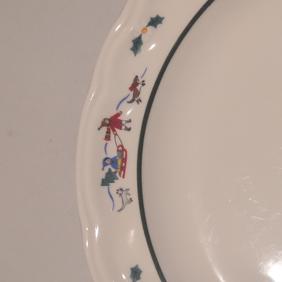 Pfaltzgraff Winter Scene Dinner Plate - White and Green - Picture 7 of 12